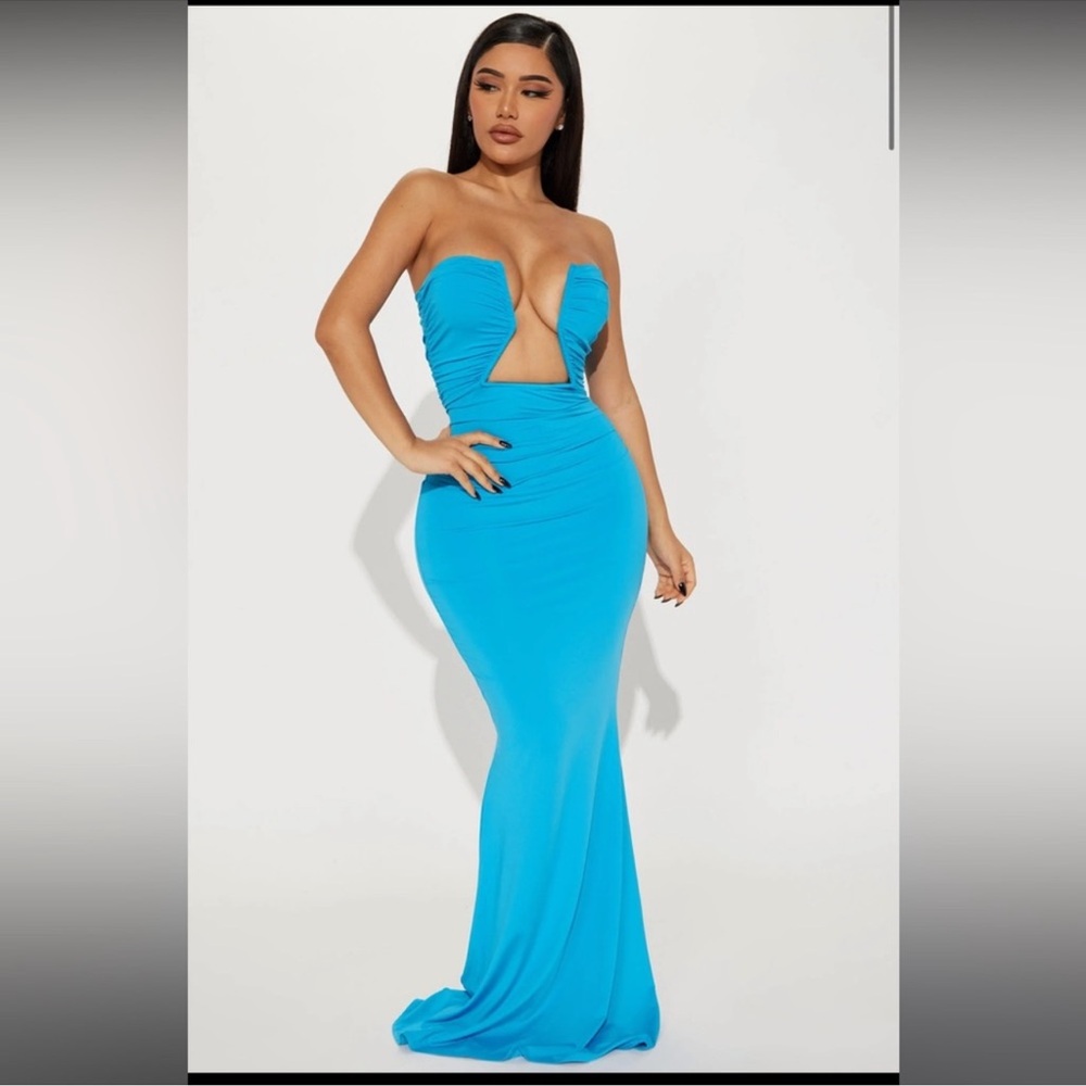 Elegant Blue Strapless Evening Gown